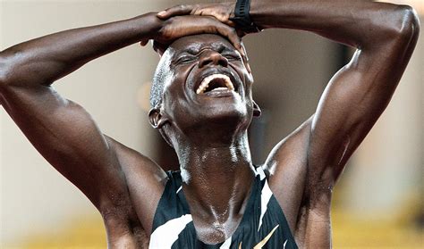 Joshua Cheptegei smashes world 5000m record in Monaco - AW