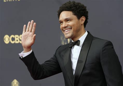 Trevor Noah to headline White House correspondents' dinner