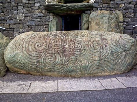 Newgrange Passage Tomb in Photos - Travel Addicts