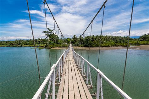 Baler Hanging Bridge Tourist Point Of View Crossing The Tibagsabang ...