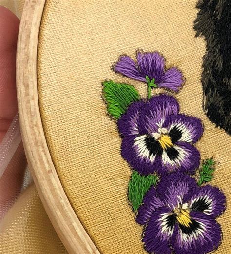 How to Thread Paint Flowers | Thread painting, Hand embroidery, Hand ...