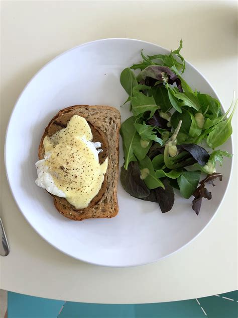 Vegetarian eggs Benedict with homemade Seitan and hollandaise sauce : r ...