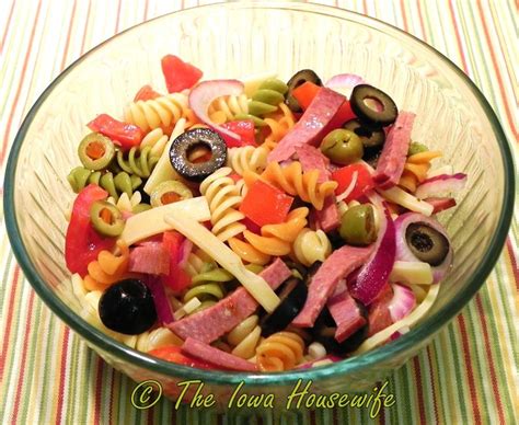 The Iowa Housewife: Deli-style Pasta Salad