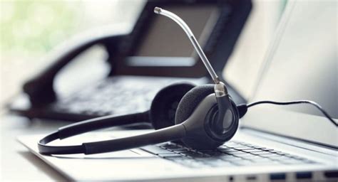 Headset vs Headphones: Understanding the Differences