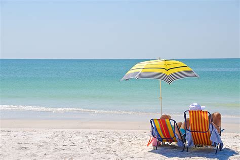 4 Best Less-Crowded Beaches In Florida To Bring Your Elderly Loved Ones - Discovery Village