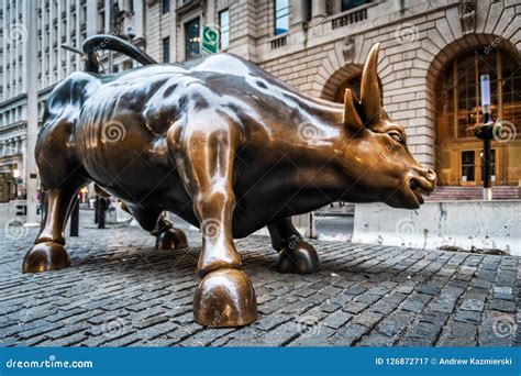 Wall St Bull editorial photography. Image of travel - 126872717