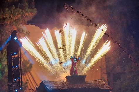 RUMOR: Return Date Set for Fantasmic at Disneyland Following Dragon Fire - WDW News Today