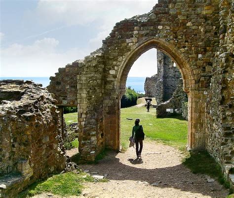 An archway in the ruins of Hastings Castle | Hastings castle, Archway ...