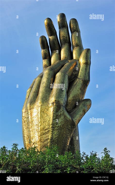 Saint damien of molokai statue hi-res stock photography and images - Alamy