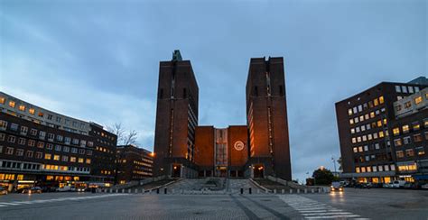 Oslo City Hall (Oslo rådhus) at dusk | Oslo City Hall (Norw… | Flickr