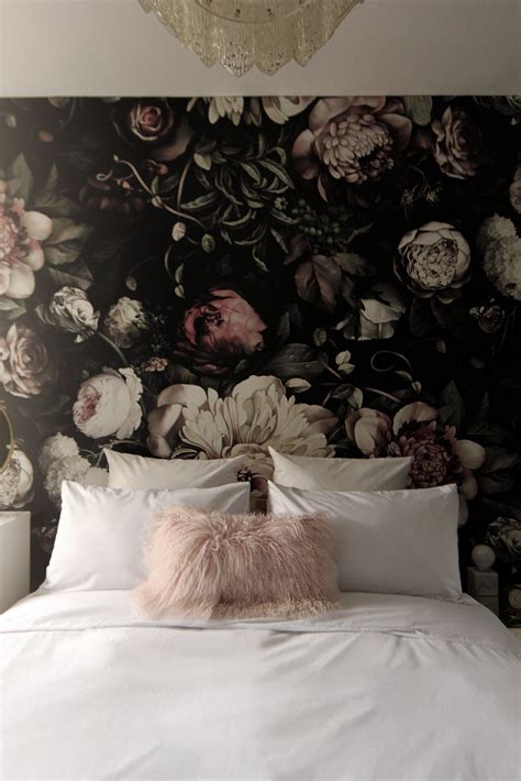 Floral Wallpaper Bedroom Ideas | Floral wallpaper bedroom, Floral bedroom, Wallpaper bedroom