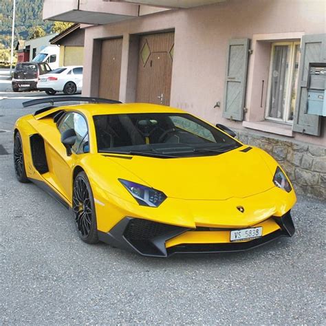 Lamborghini Aventador SV Yellow | Super sports cars, Super cars ...