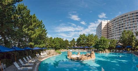 Hilton Tokyo Bay Pool Pictures & Reviews - Tripadvisor