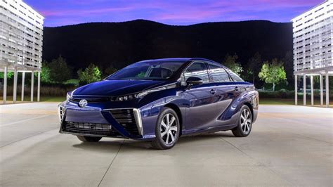 Toyota's hydrogen car 'Mirai' Review