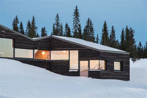 Dark and Minimal: Contemporary Norwegian Cabins with Wooden Warmth | Decoist