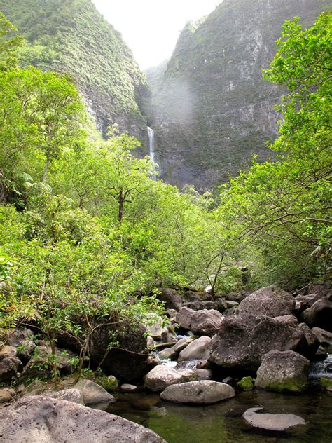 Life, Love, and the Pursuit of Core Strength: Hike to Hanakapi'ai Falls