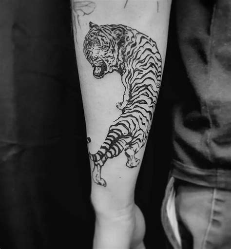 Update 89+ tiger arm tattoo best - in.coedo.com.vn