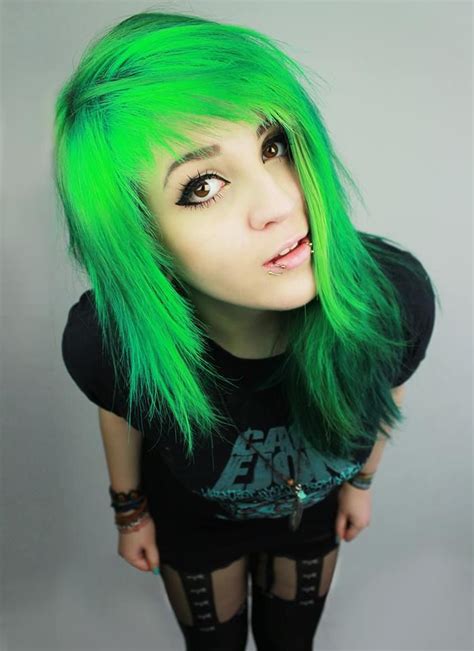 Neon green💚💚💚 I wish I could dye my hair this color. | Neon green hair, Short emo hair, Hair styles