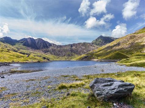 The Snowdon Horseshoe: Your Guide to Climbing the 4 Peaks in Snowdonia