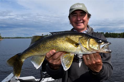 Walleye jigs: Should you use light ones or heavy ones? • Outdoor Canada