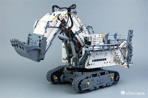 LEGO Technic 42100 Liebherr R 9800 Excavator Review-38 - The Brothers Brick | The Brothers Brick