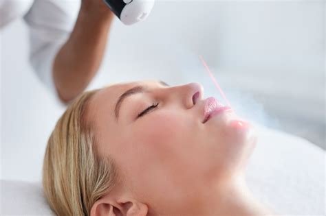 What to Know Before Getting Cryo Facial Skin-Care Treatment | POPSUGAR Beauty UK