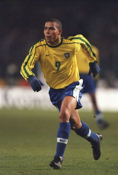 Ronaldo El Fenomeno Brazil Football Team, Football Icon, Best Football ...