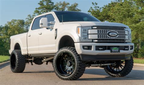 F-250 Super Duty Platinum on 26x14-inch JTX Forged Wheels - JTX Forged