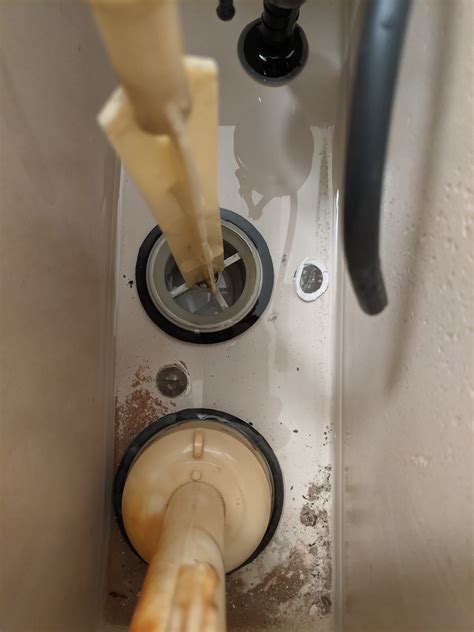 Flush valve seal issues : r/Plumbing