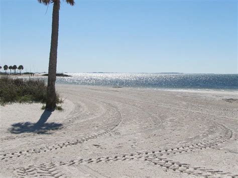 A relaxing day at one of the Tarpon Springs beaches | Roadtirement