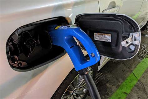 Here's What It Was Like Trying to Charge a Mitsubishi Outlander PHEV Using Public Charging ...