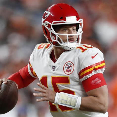 Chiefs' Patrick Mahomes Ruled Out vs. Packers with Knee Injury After Practicing | News, Scores ...