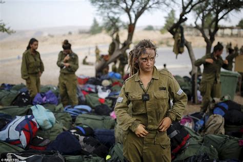 Photographs offer look at female soldiers tackling ISIS to fighting in ...