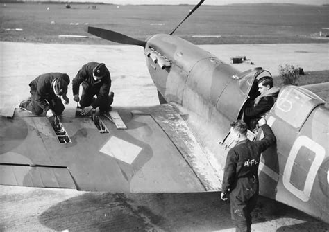 Spitfire Mk I of No 602 Squadron at Drem March 1940 | World War Photos