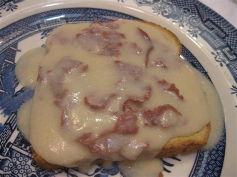 Dried beef gravy on bread or toast. Enjoyed all of my life. Good Food, Yummy Food, Delicious ...