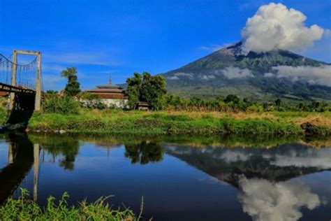 10 Potret Keindahan Gunung Kerinci yang Tutup Sementara karena Erupsi