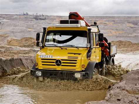 Images of Mercedes-Benz Unimog U5000 L Double Cab 2000–13 (2048x1536)