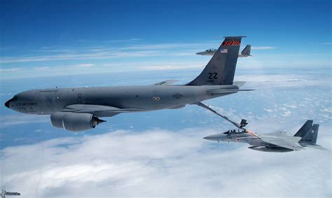 Boeing KC-135 Stratotanker Refuelling F-18 Super Hornet. | Military ...