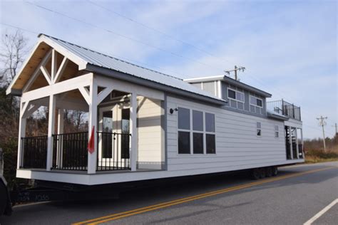 The Creekfire Cabin and that Beautiful Upper Deck - Green River Log Cabins