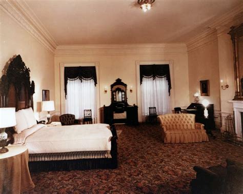 Solve Lincoln Bedroom at the White House jigsaw puzzle online with 99 ...