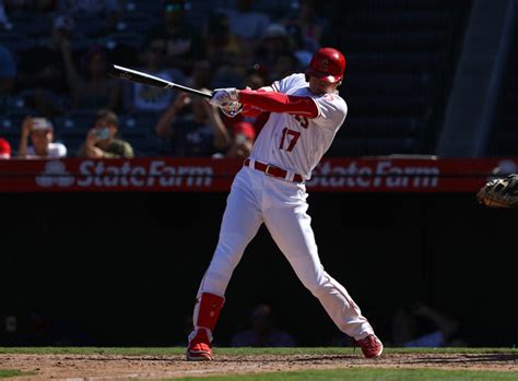 Acuña Jr. and Ohtani Win 2018 MLB Rookie of the Year Awards | Def Pen