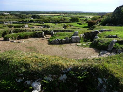 Carn Euny © Chris Gunns cc-by-sa/2.0 :: Geograph Britain and Ireland