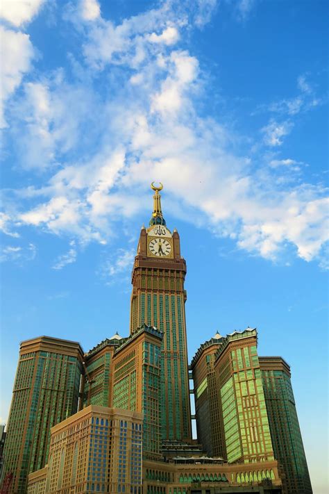 Makkah Royal Clock Tower (Arabia Saudyjska) - kompleks z największym zegarem świata