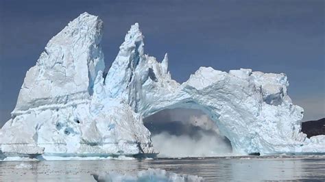 iceberg crashing in Diskobay, Greenland | Travel around the world, Nature, Travel photography