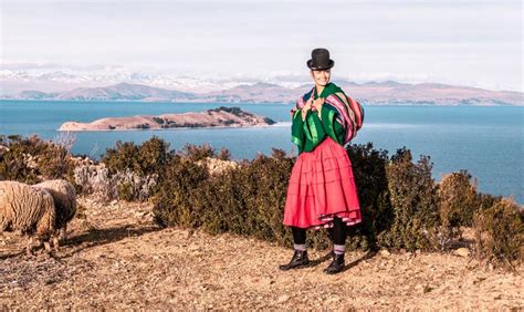 How I borrowed traditional Bolivian clothing on Isla del Sol