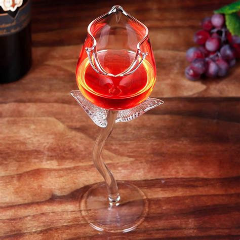 Elegant Rose-shaped Wine Glasses - Design Swan