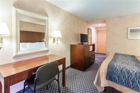 Comfort Inn & Suites Seatac WA SEA Airport - Stay Park Travel