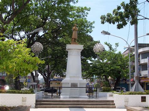 Rizal Park, Plaza Divisoria | Rizal park, Its more fun in the ...