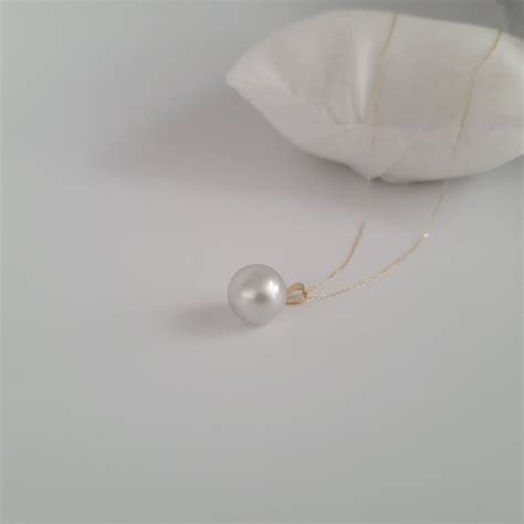 White South Sea Pearl Pendant 12 mm, 18 Karats Gold | The South Sea Pearl