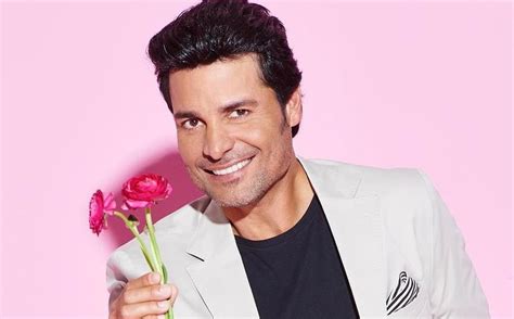 ¡Por fin! Chayanne recibió la vacuna contra el Covid-19 — Radio Corazón